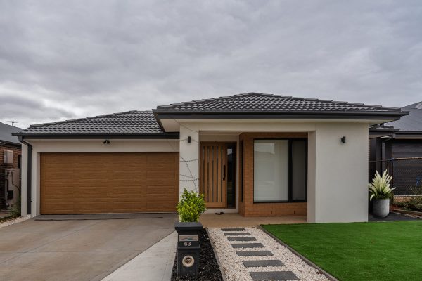 Panel Lift-Safe Garage Door, Lincoln Panel (Woodgrain), Essence Timber Finish (Victorian Ash)