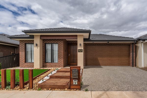Panel Lift-Safe Garage Door, Lincoln Panel (Woodgrain) Essence Timber Finish (Australian Beech)