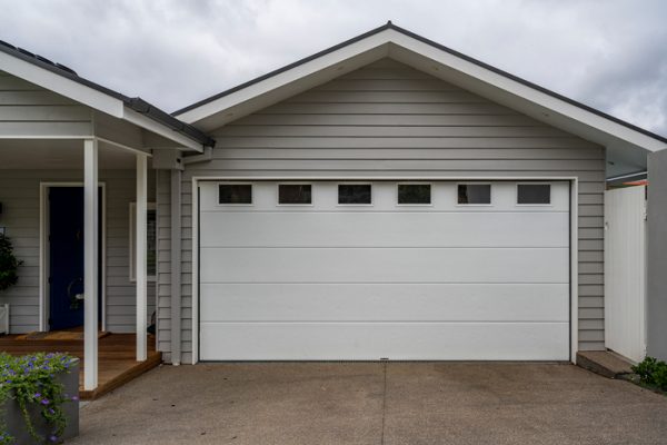 Insulated Sectional Garage Doors Vivid White With Plain Windows