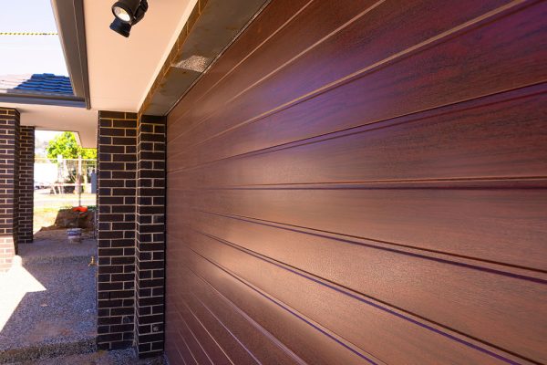 Panel lift-safe Garage Door