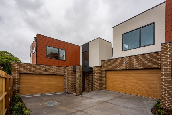 Panel lift-safe Garage Door