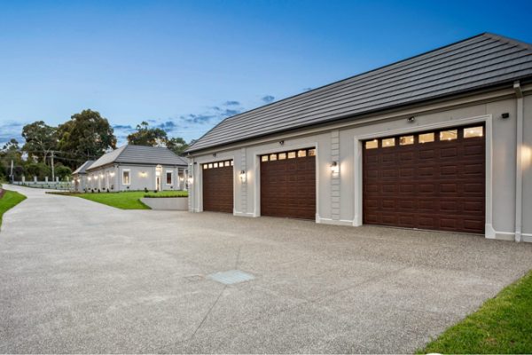 Panel Lift-safe Garage Door